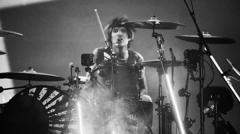Tommy Lee behind drum kit