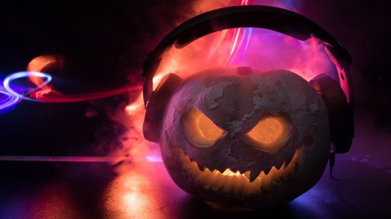Jack-o'-lantern with headphones