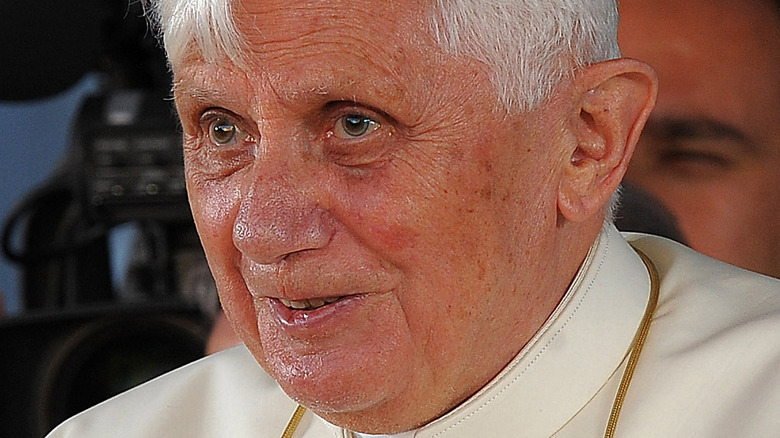 pope benedict xvi looking sideways