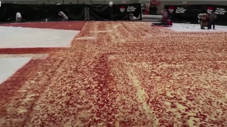 world's largest pizza
