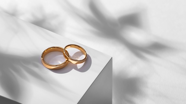gold rings 