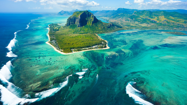 Mauritius' underwater waterfall