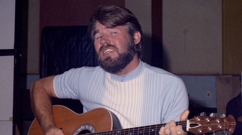 Kenny Rogers with guitar