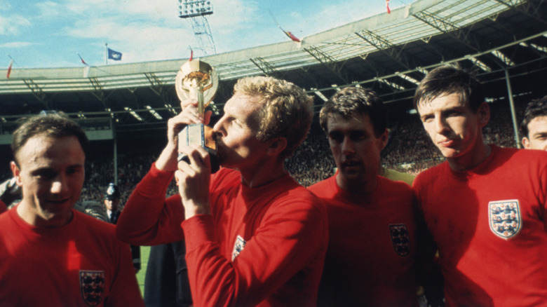 1966 England team with trophy
