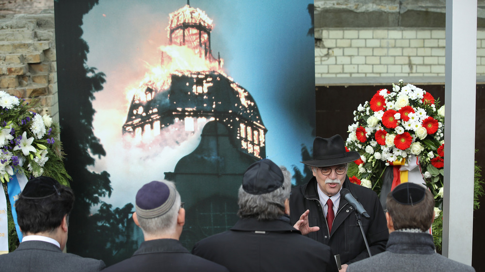 kristallnacht burning building