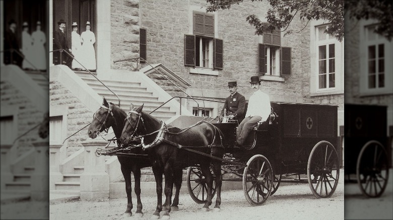  Ambulance, à l'Hôtel-Dieu de Montréal, vers 1904