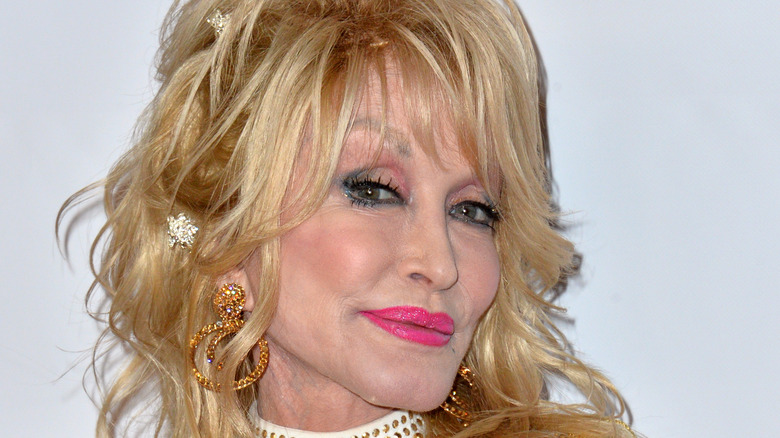 Dolly Parton in pink lipstick