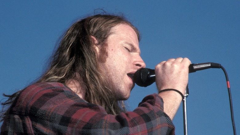 Screaming Trees Mark Lanegan sings microphone