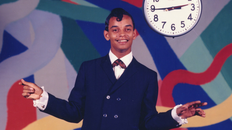 Gary U.S. Bonds dancing by a clock