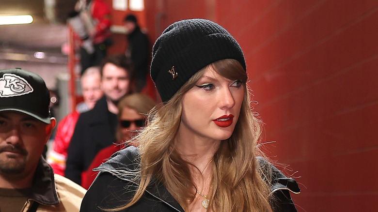 Taylor Swift at a game in black hat