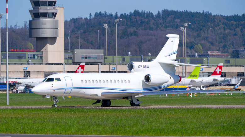 A Dassault Falcon 7X on runway