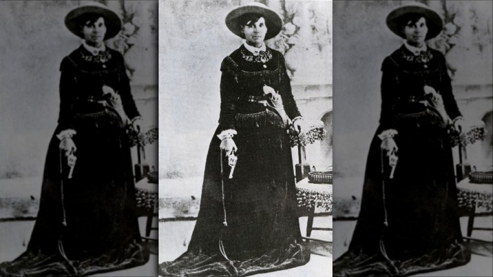 A studio portrait of Belle Starr probably taken in Fort Smith in the early 1880s