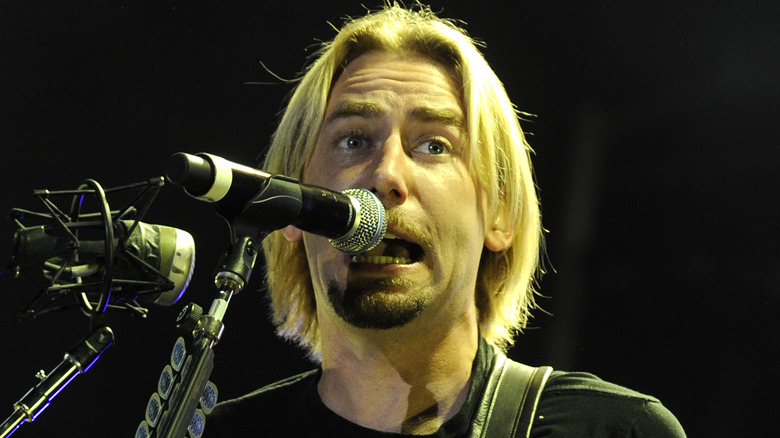 chad kroeger singing mic