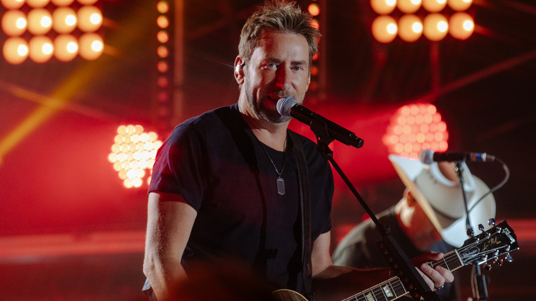 chad kroeger singing nickelback onstage