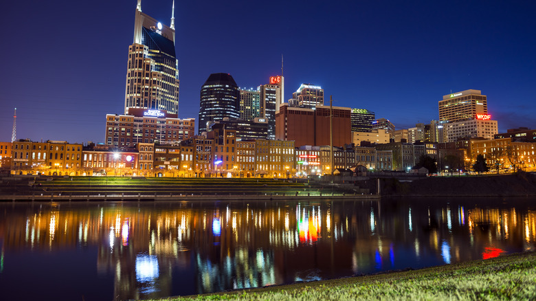 nashville night cumberland river