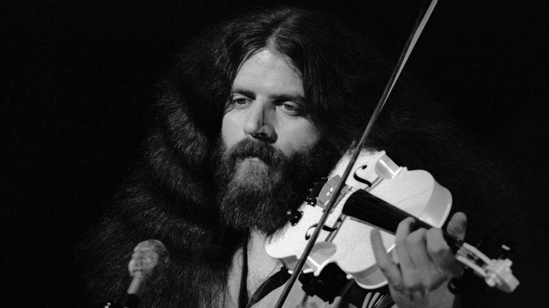 Robby Steinhardt playing violin in Kansas and looking sad