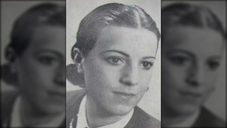 Sirkka Siri hair in bun