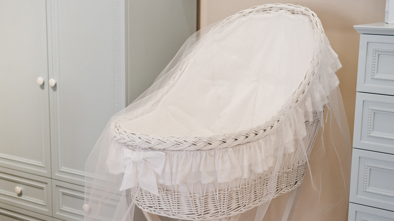 White Bassinet