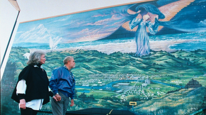 Polly Klaas grandparents look at memorial wall