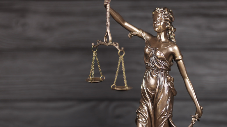 Justice scale