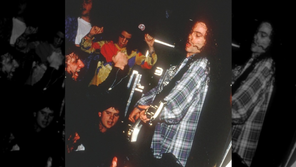 Mike Starr of Alice In Chains performing