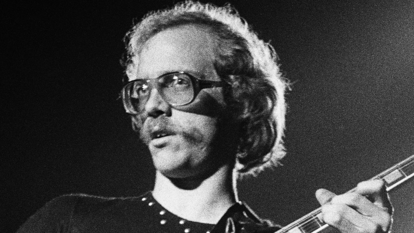 The Tragic Death Of Fleetwood Mac's Bob Welch