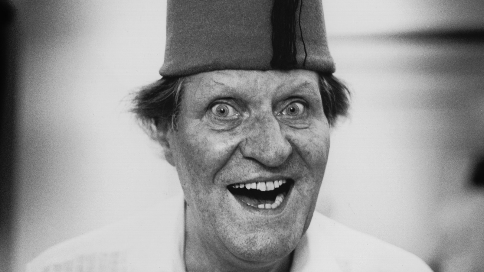 https://www.grunge.com/img/gallery/the-tragic-death-of-tommy-cooper/l-intro-1599937353.jpg