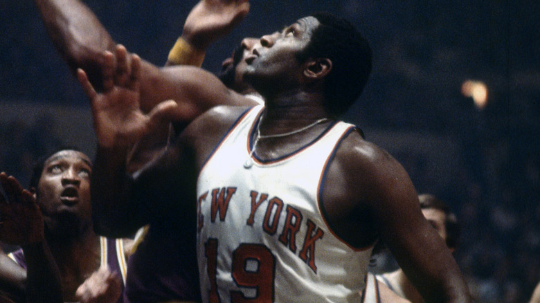 Willis Reed battles for rebound