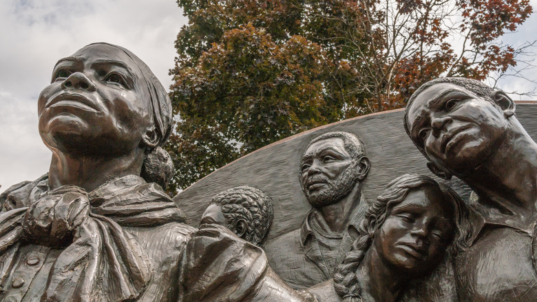 Sculpture depicting Harriet Tubman leading enslaved people to freedom