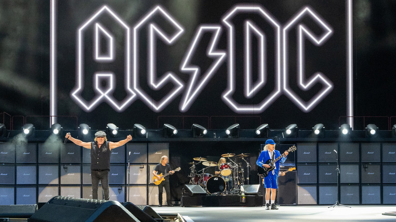 angus young acdc