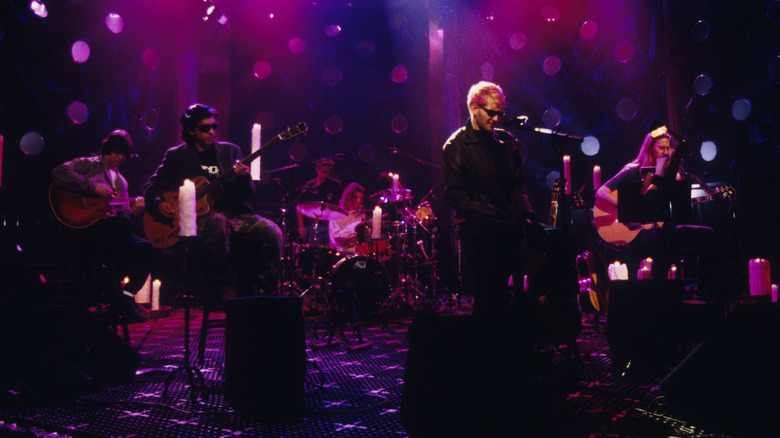 Alice in Chains plays on MTV Unplugged