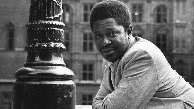 B.B. King, leaning and posing