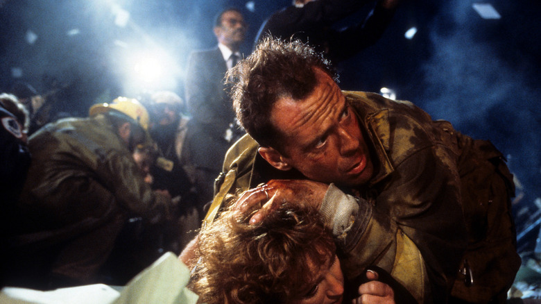 Bruce Willis in die hard scene