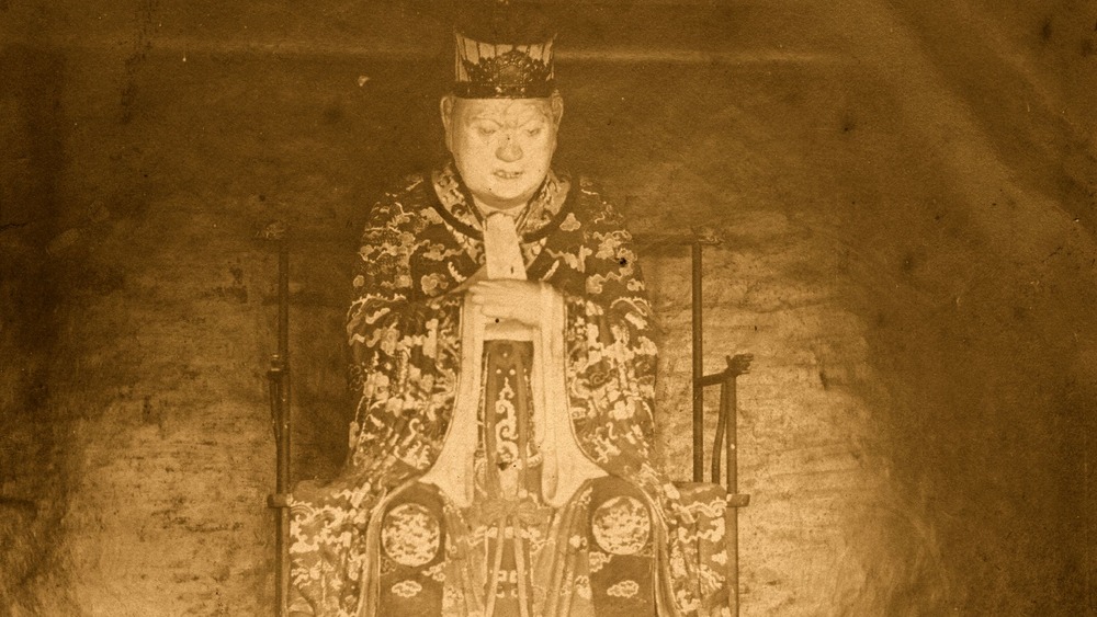 Ancient statue of Confucius