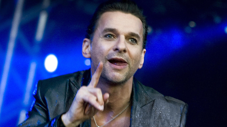 Dave Gahan pointing