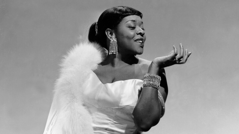 DInah Washington looking fabulous for photos