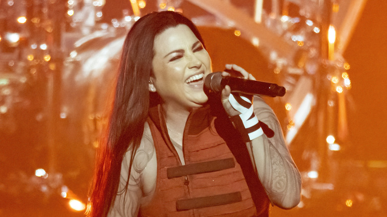 Evanescence's Amy Lee singing