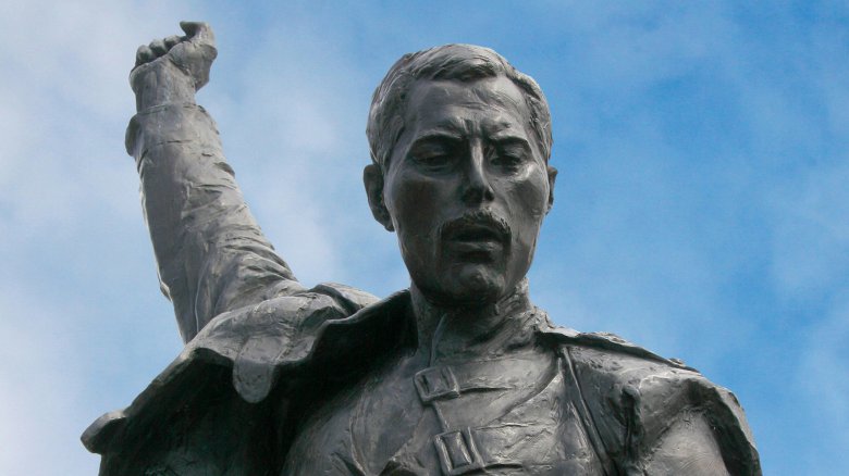 freddie mercury statue