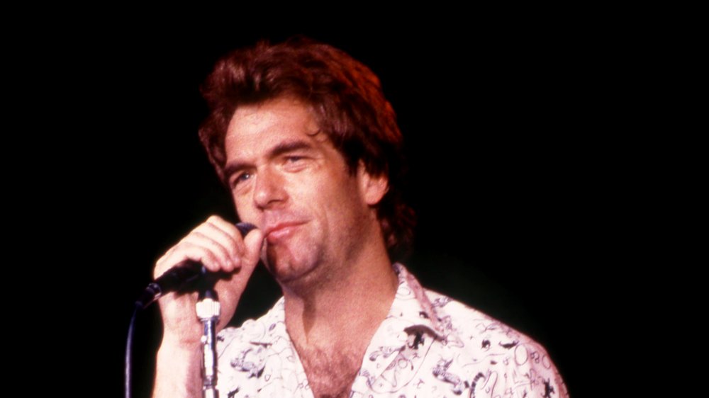 Huey Lewis at mic