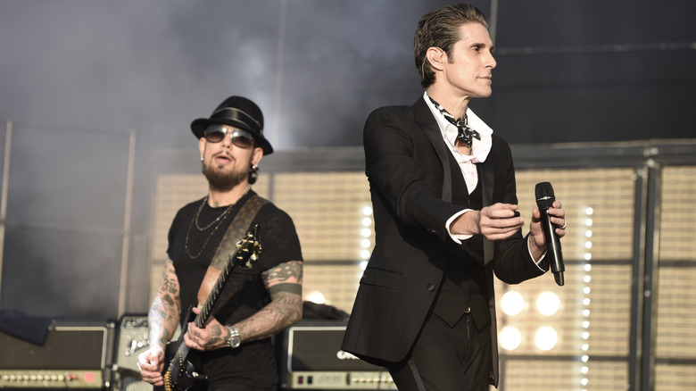 dave navarro perry farrell performing jane's addiction