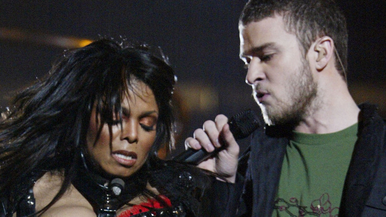 Justin Timberlake and Janet Jackson performing at the 2004 Super Bowl