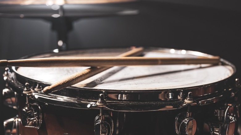 Sticks lying on snare drum