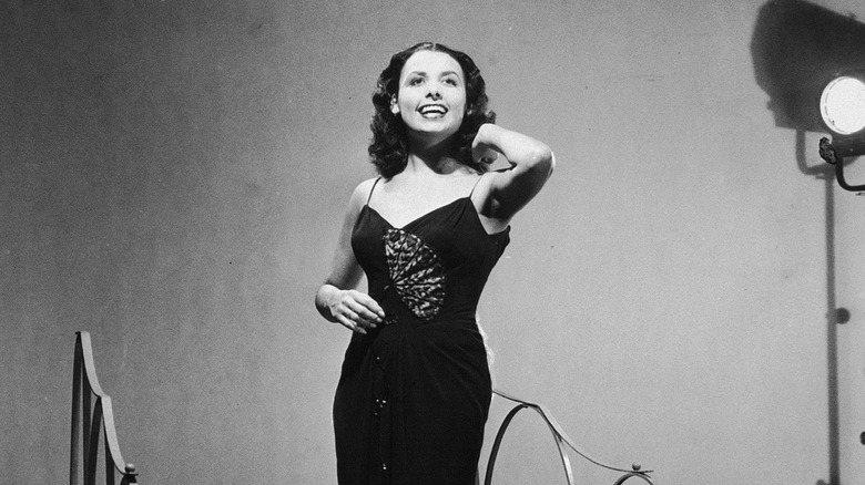 Lena Horne posing in photo shoot