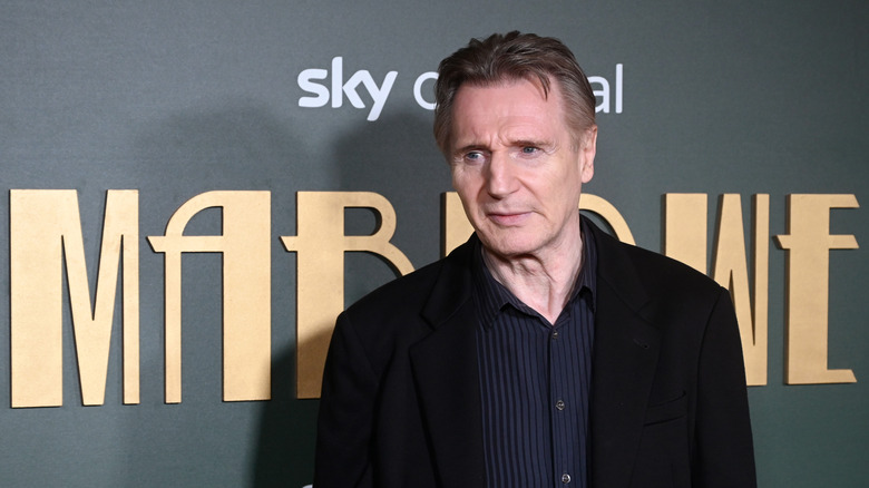 Liam Neeson black blazer and shirt Marlowe premier