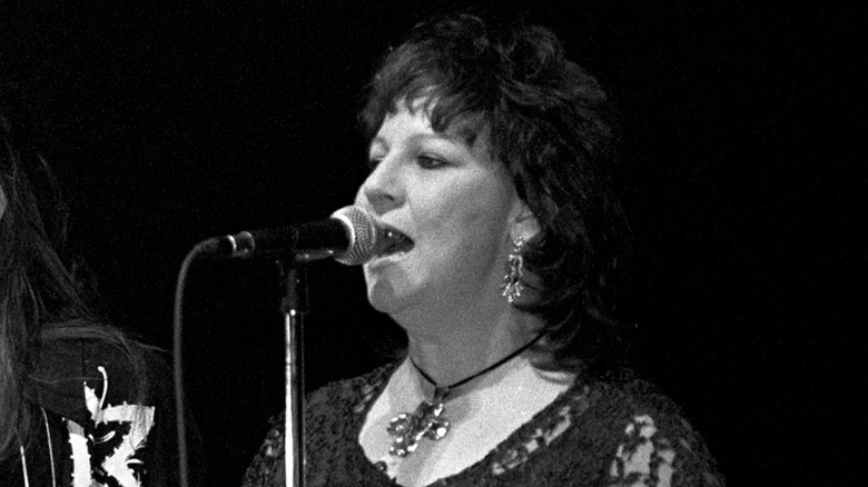 JoJo Billingsley singing on stage