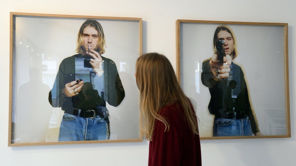 kurt cobain photos of him with a gun