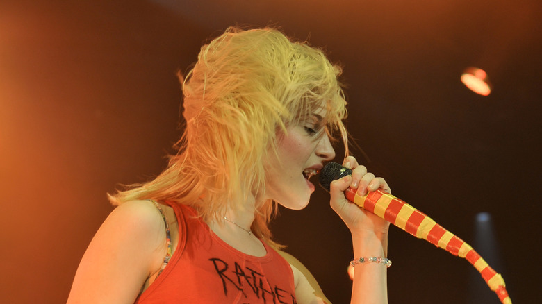 Williams singing microphone yellow hair
