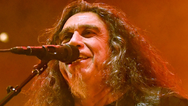 Tom Araya singing