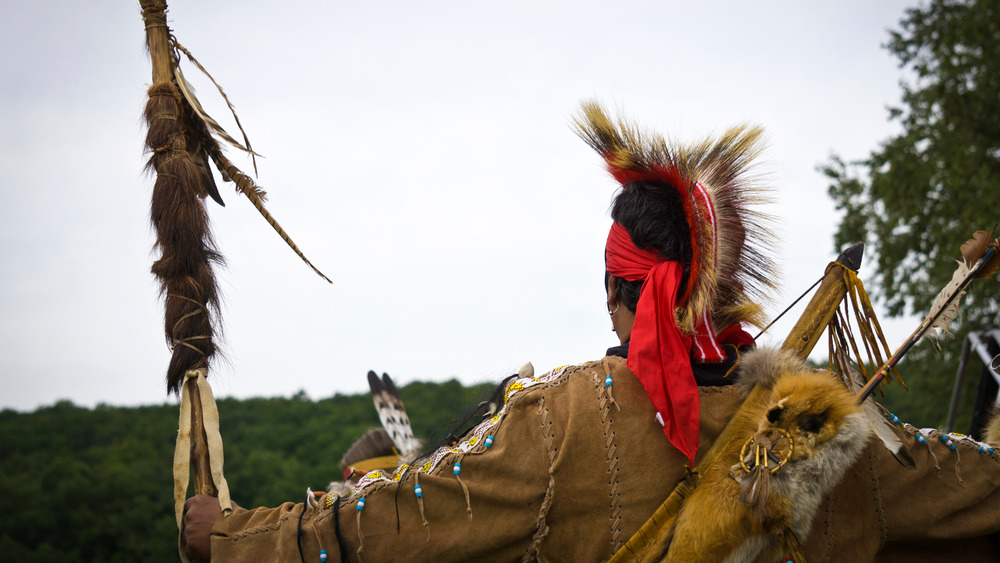 wampanoag circle dancer with arms out