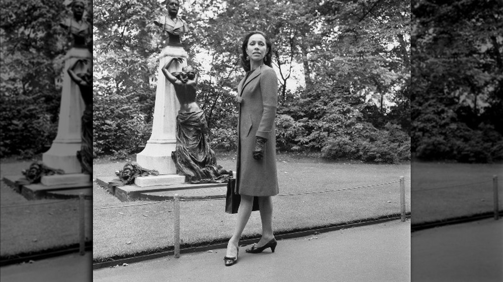Maria Tallchief posing for a photo in Victoria Embankment Gardens